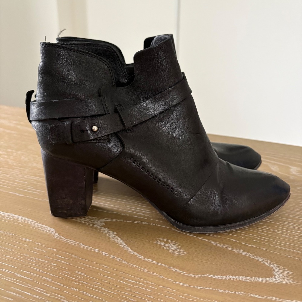 Costume National Black Leather Strap Ankle Boots Made in‎ Italy Block Heel 38